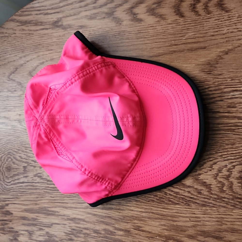 Nike Featherlite running hat